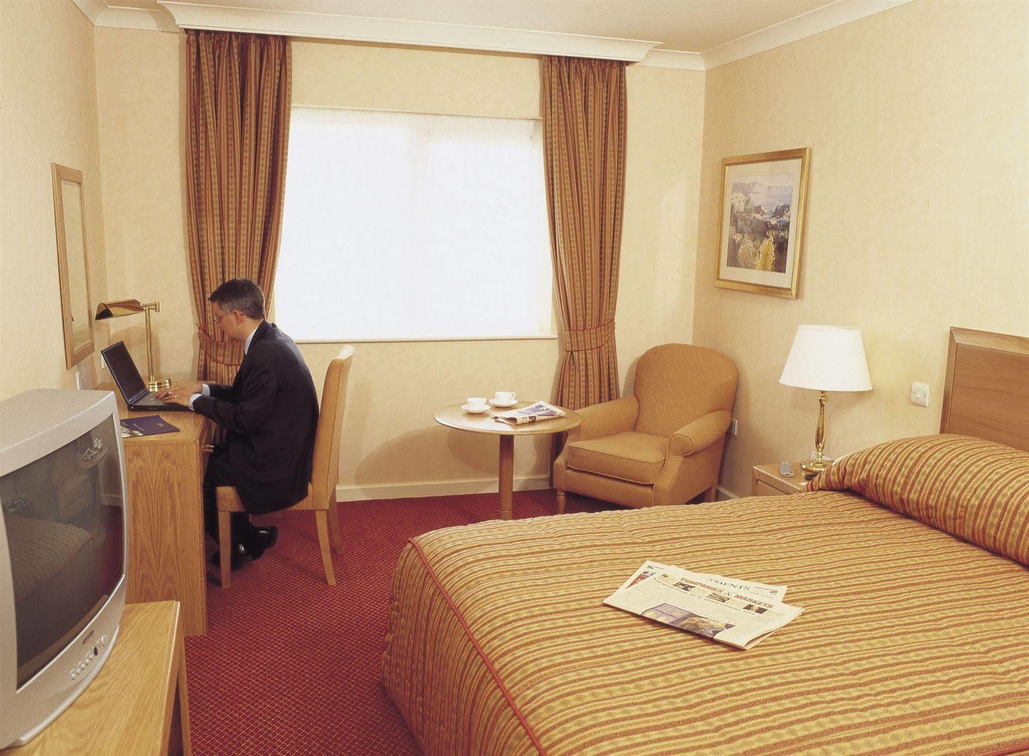 Horwood House Hotel Milton Keynes Habitación foto